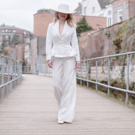 White fit and flare tweed bridal blazer with shawl collar