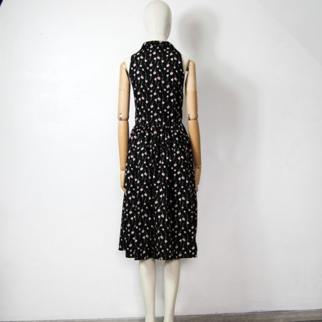 Robe noire chemise sans manches boutonnée devant