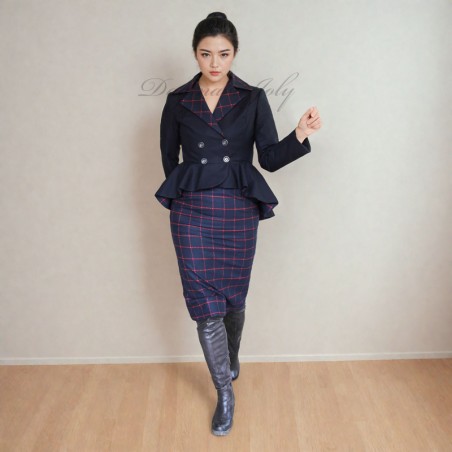 Tailleur croisé jupe crayon , veste à basque asymétrique, fait sur mesure