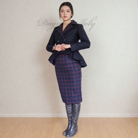 Tailleur croisé jupe crayon , veste à basque asymétrique, fait sur mesure