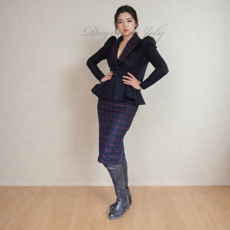 Tailleur jupe droite avec veste col châle et manches bouffantes , fait sur mesure en France