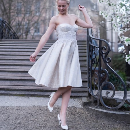 Side profile of below-knee alternative wedding dress with swing silhouette
