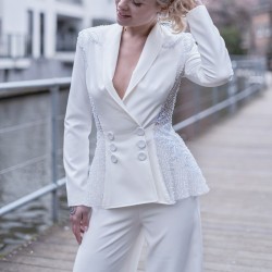Veste blanche col châle cintrée et évasée, fabrication francaise
