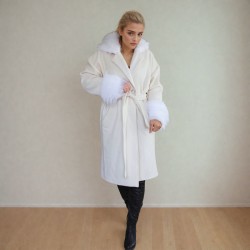 Manteau  coupe loose long ivoire femme avec  col fausse fourrure