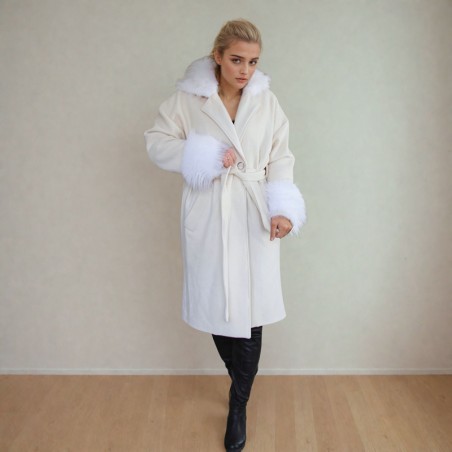 Manteau  coupe loose long ivoire femme avec  col fausse fourrure