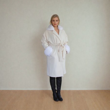 Manteau  coupe loose long ivoire femme avec  col fausse fourrure