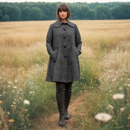Manteau évasé  coupe trapeze avec col claudine à manches longues droites réalisé en tweed noir