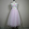 Robe en tulle rose poudré sur mannequin