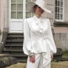 Veste blanche fluide en crêpe avec silhouette asymétrique, manches bouffantes, création sur mesure