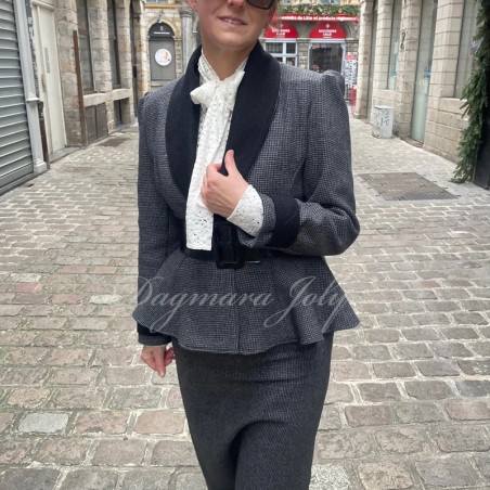 Veste sur mesure à col châle, idéale pour un style sophistiqué et unique.