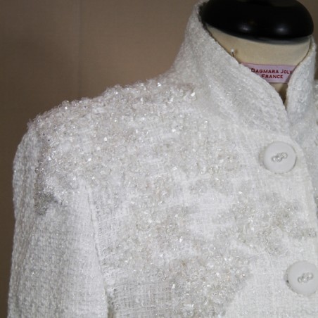 Veste blanche courte habillée en tweed avec col officier, fabrication française