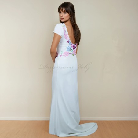 Vue de dos avec décolleté en U – robe de mariée brodée sur mesure