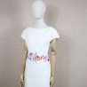 Vue côté robe de mariée sur mannequin – traîne légère et silhouette élégante