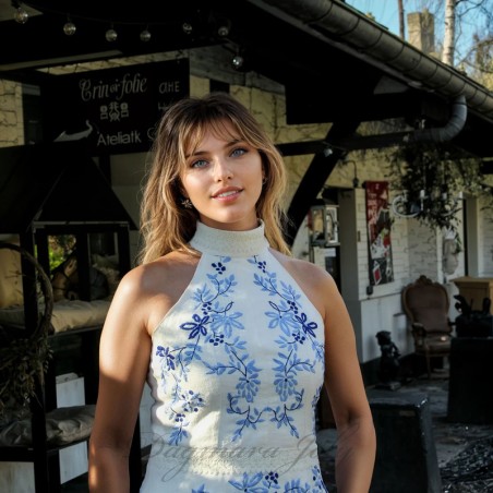 Robe artisanale faite en France portée sur mannequin