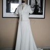 Robe de mariée artisanale fabriquée en France, montrant les détails fins de couture et de tissu