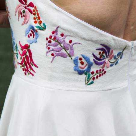 Robe Midi Dos Nu Ivoire en Lin – Broderie à la Main