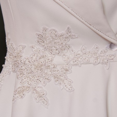 Shawl collar and fabric texture of made-to-measure bridal gown