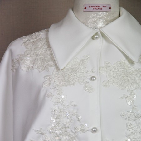 Zoom on details of exquise hand embellishments and tailored collar