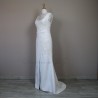 Robe de mariée fourreau avec fente et encolure carrée moderne
