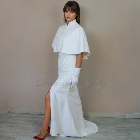 Robe de mariée fourreau minimaliste en crêpe avec encolure carrée et fente