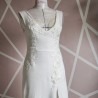 Zoom sur la broderie délicate apportant de l’éclat à la robe moderne