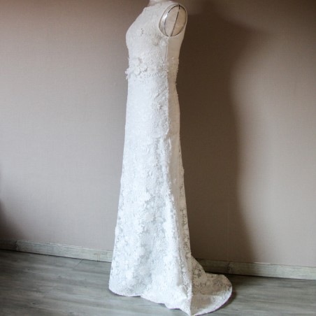 Robe de mariée longue droite fourreau à col bateau et traîne, sans manches