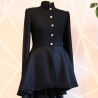 Manteau d’hiver asymétrique noir en laine avec col officier, boutonné devant