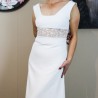 Robe de mariée moderne sans manches faite main en France avec traîne et Dos en V