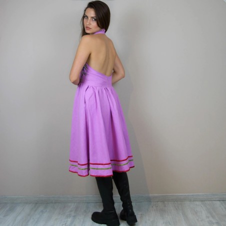 Vue arrière de la robe en lin brodée main