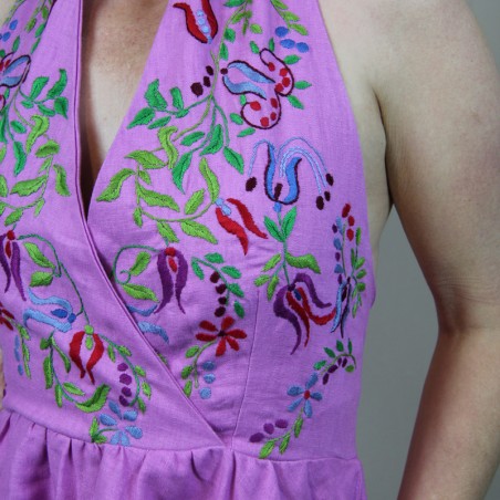 Zooml of embroidery on breathable linen fabric