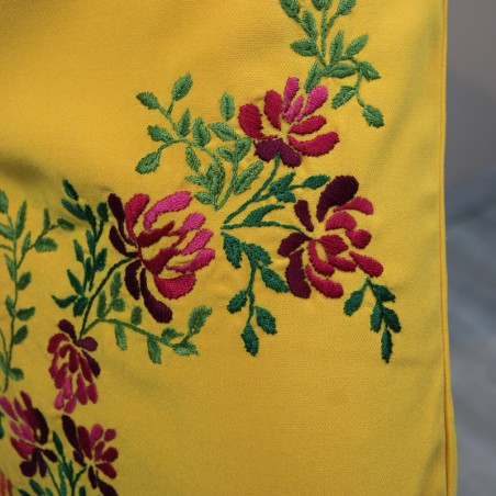 Robe fourreau de soirée ou cocktail à manches papillon, brodée main