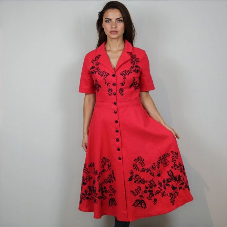 Robe rouge manches courtes avec devant boutonné