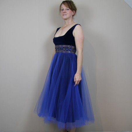 Sleeveless midnight blue couture dress featuring scoop neckline and layered tulle skirt