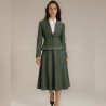 Tailleur jupe midi femme en tweed vert sur mesure, col châle et coupe élégante cintrée-évasée