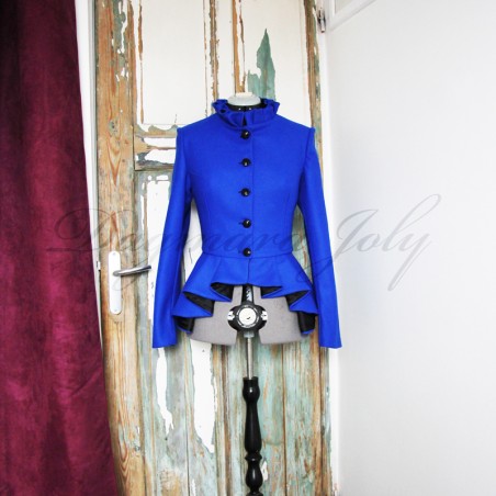 Veste féminine moderne bleu royal au design architectural