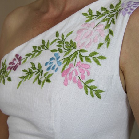 Robe de mariée bohème blanche avec broderies délicates