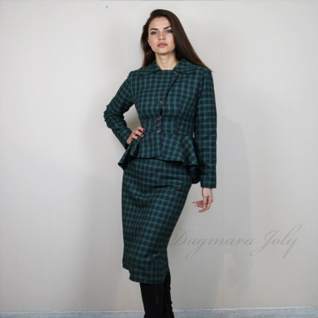 Costume deux pieces femme sur mesure, tissu léger et coupe ajustée