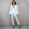 Tailleur-pantalon de mariée blanc à peplum asymétrique en crêpe, fait sur mesure