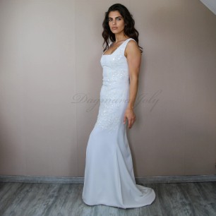 Simple Robe de mariée prés du corps minimaliste en crêpe avec encolure carrée et fente