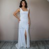 Robe de mariée cintrée minimaliste en crêpe avec encolure carrée et fente