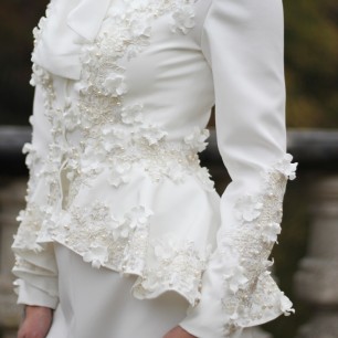 Tailleur blanc de mariée avec pantalon palazzo