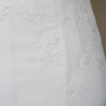 Dentelle d’une robe de mariée artisanale fabriquée en France