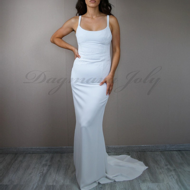 Front view of minimalist crepe wedding dress with straight cut and elegant train