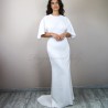 Mariée portant une robe de mariage minimaliste faite main en France