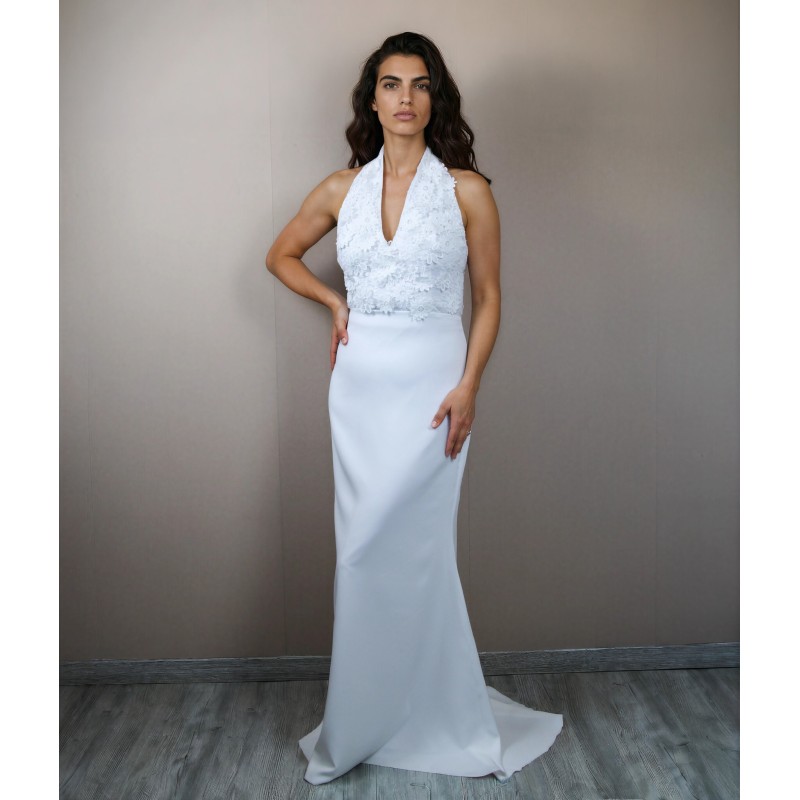 Robe de mariée fourreau en dentelle – Col licou et traîne