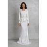 vue de devant du costume de mariage jupe peplum sur mesure, brodé à la main avec des perles et des cristaux