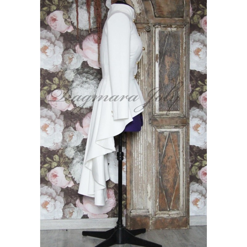 Détail de la coupe structurée du blazer