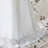 Zoom sur le bas de la robe de mariée en dentelle