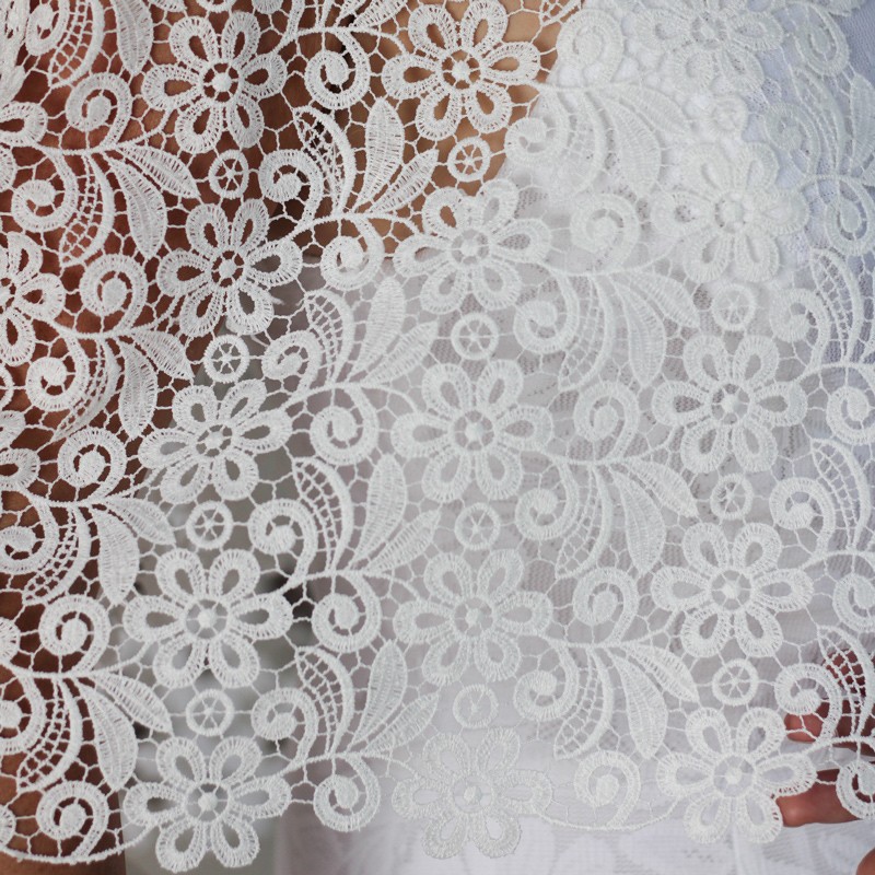 Cape de mariée en dentelle – Alternative au voile
