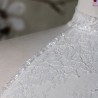 Zoom sur le tissu et ornement faites main